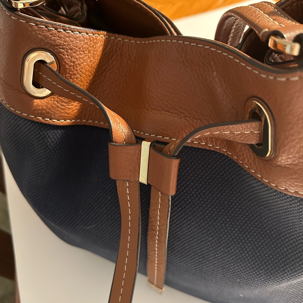 Michael Kors Brand New Bag Navy Blue and Tan - Picture 2 of 10